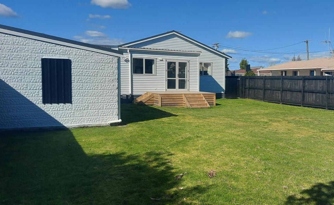 Cozy, New, Private 3 Bedroom Home Hamilton Exterior photo